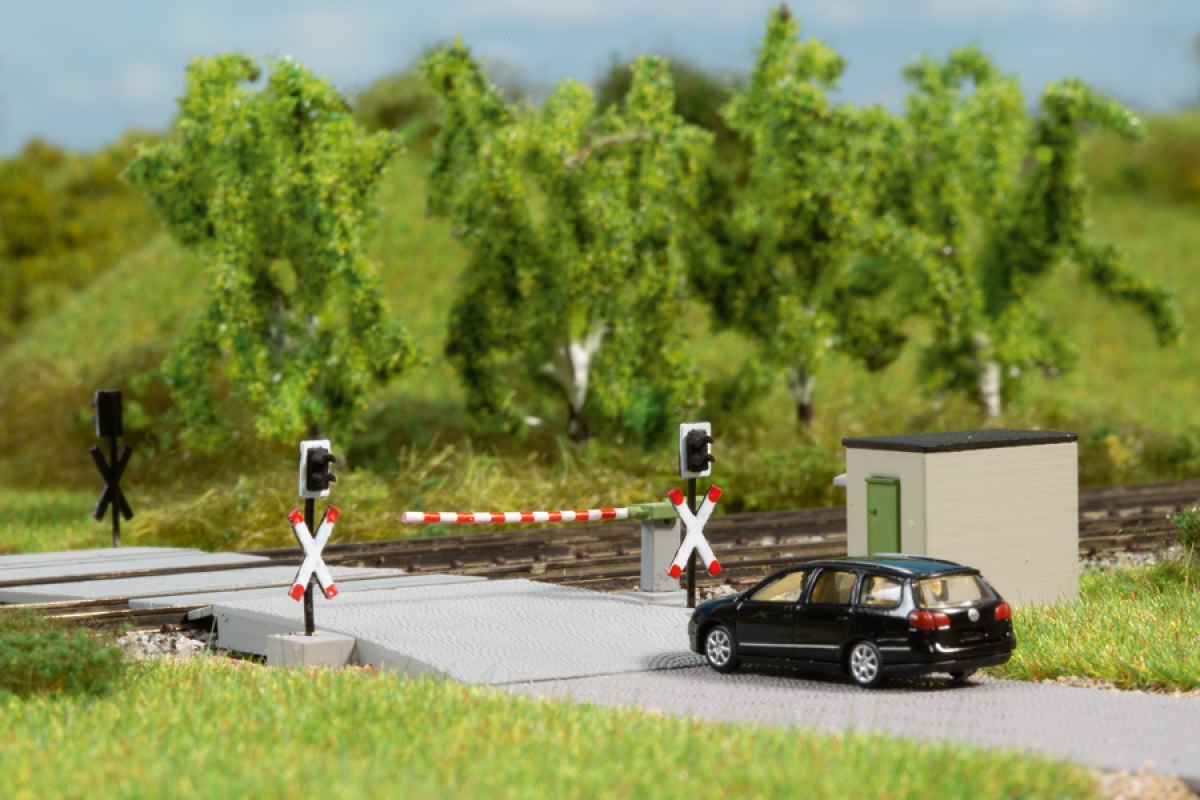 N-Bahnübergang - Halbschranke