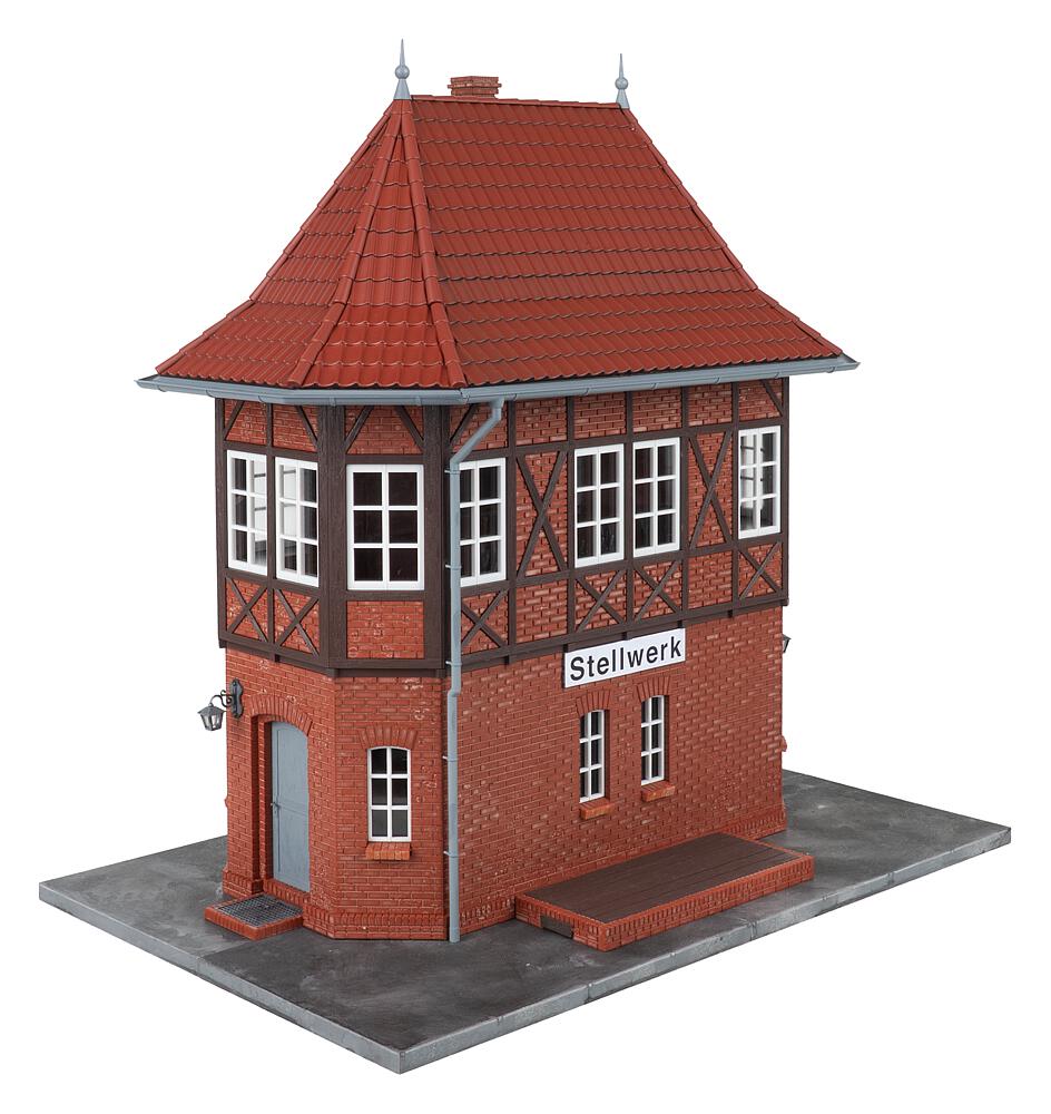 Stellwerk mit Fachwerk