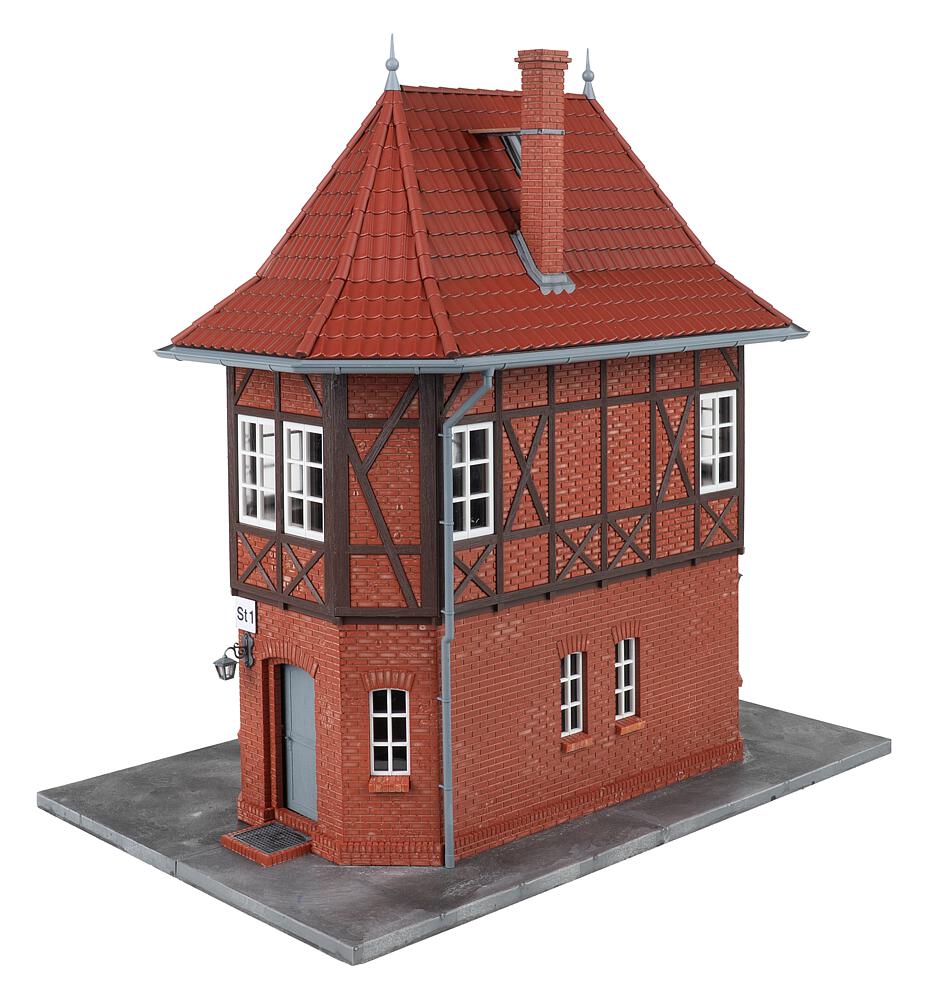 Stellwerk mit Fachwerk