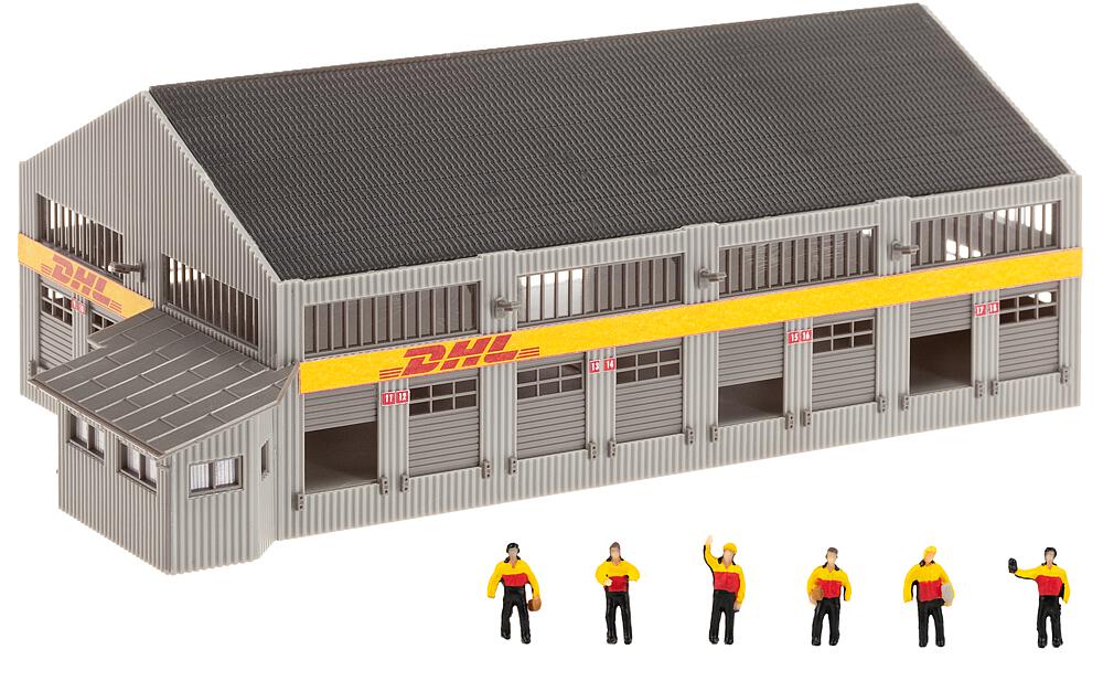 Logistik-Zentrum DHL mit Figuren